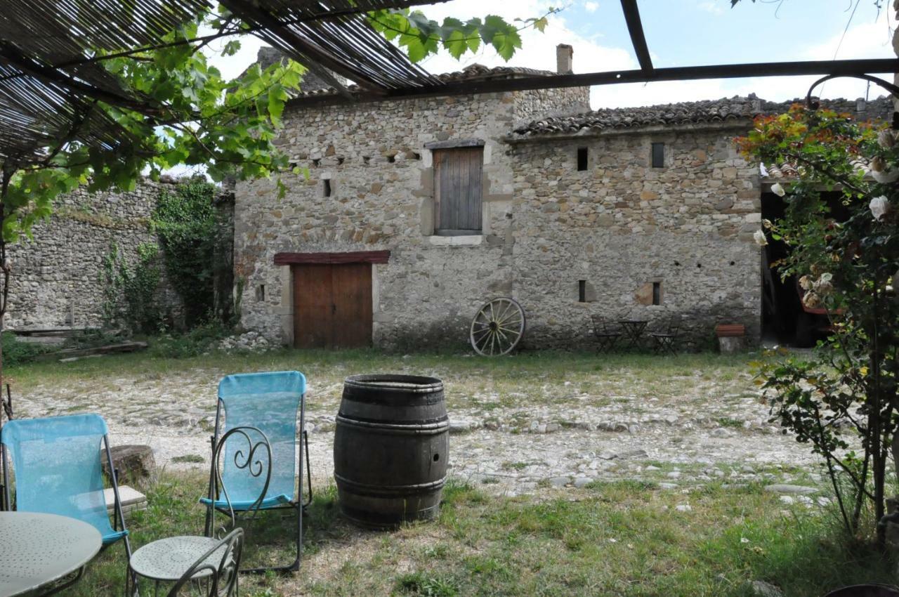 Gites Du Chateau D'Alencon Le Pegue Ngoại thất bức ảnh